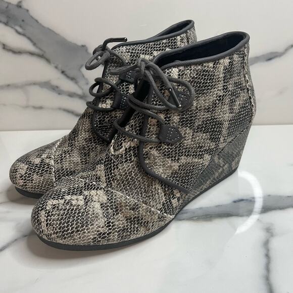TOMS | Women's Black Brown Reptile Print Lace-Up Short Wedge Bootie Sz 9 - Picture 3 of 9